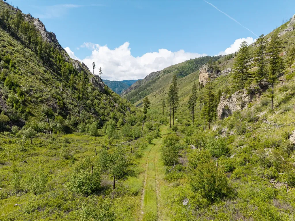 15520 Dry Gulch Road Clinton MT 59825