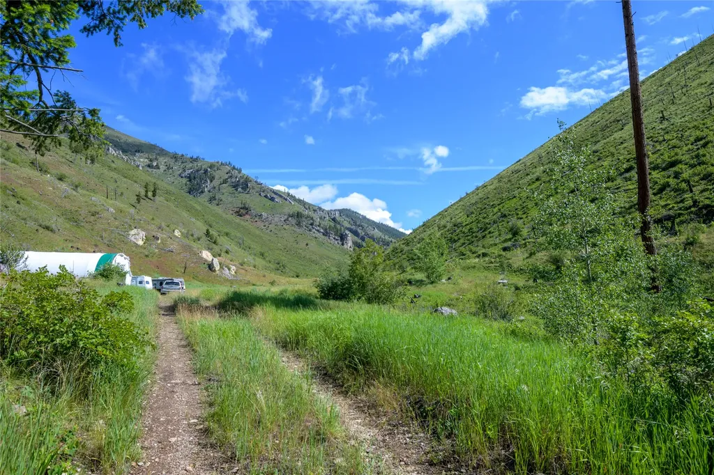15520 Dry Gulch Road Clinton MT 59825