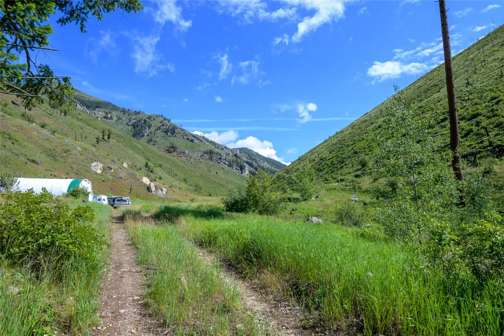 15520 Dry Gulch Road Clinton MT 59825