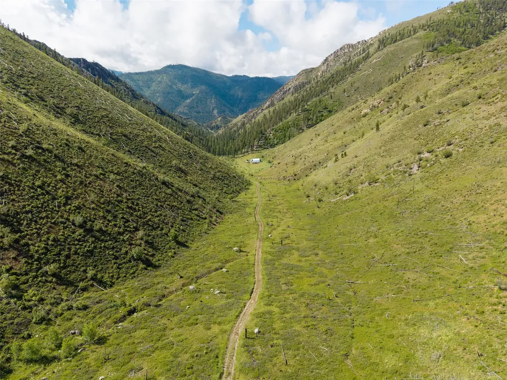 15520 Dry Gulch Road Clinton MT 59825