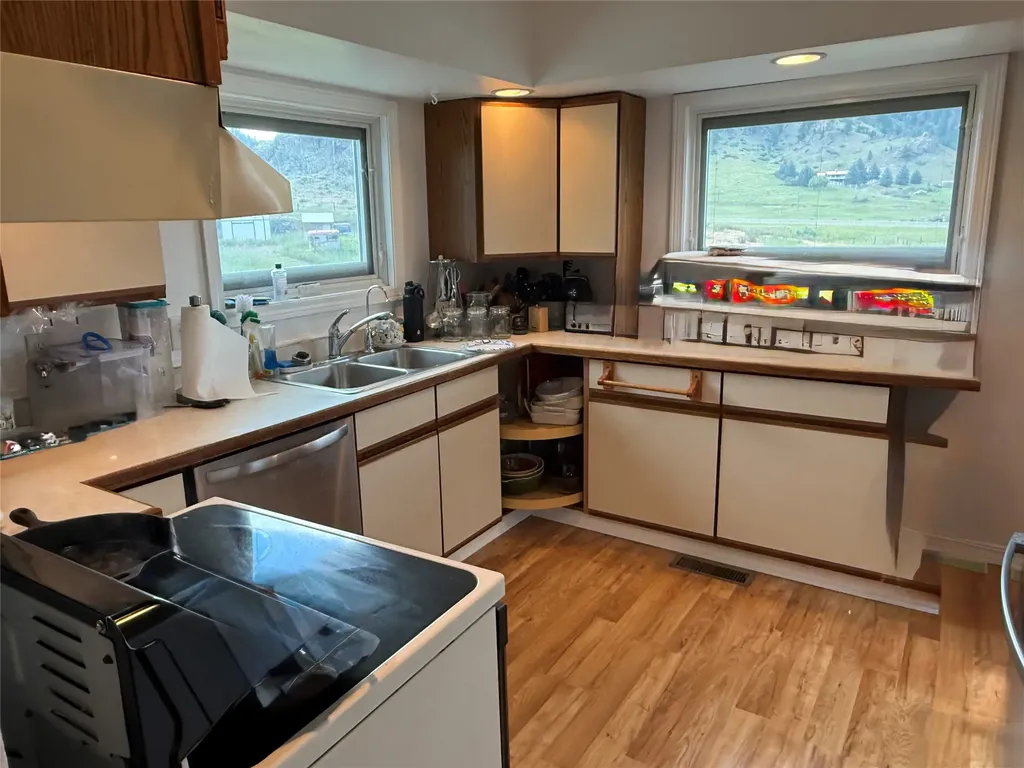 2 Meadowlark Square Cascade MT 59421