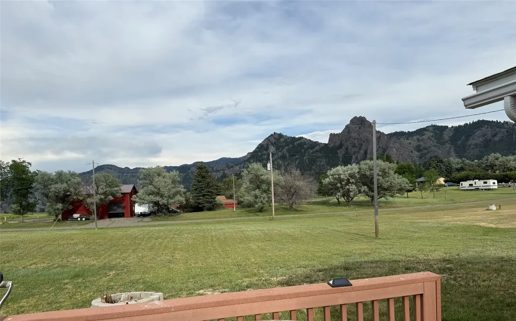 2 Meadowlark Square Cascade MT 59421