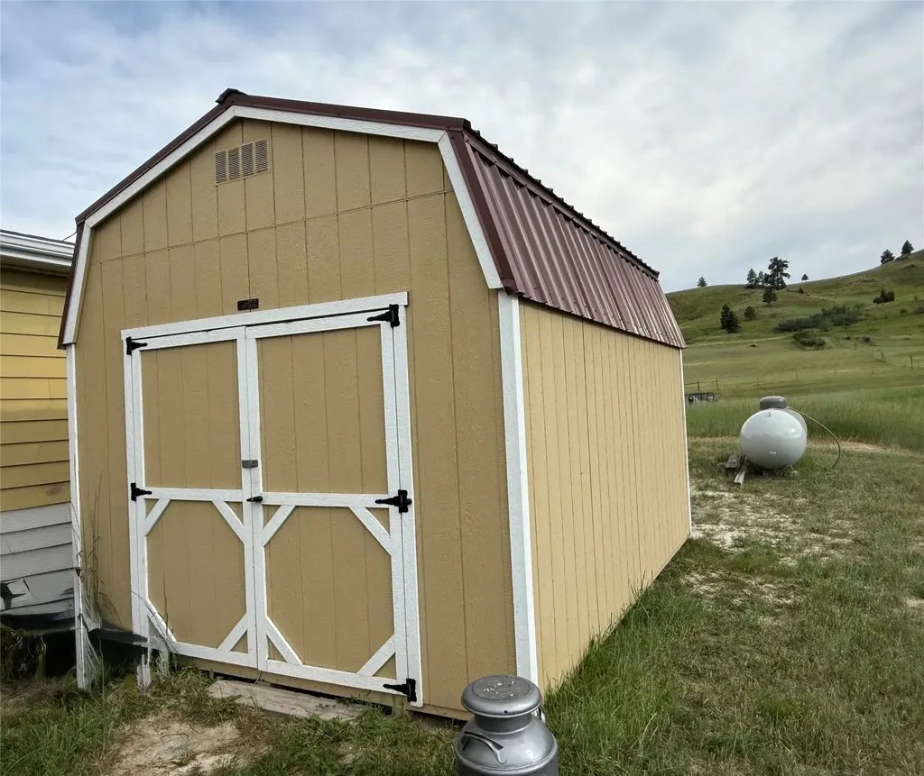 2 Meadowlark Square Cascade MT 59421