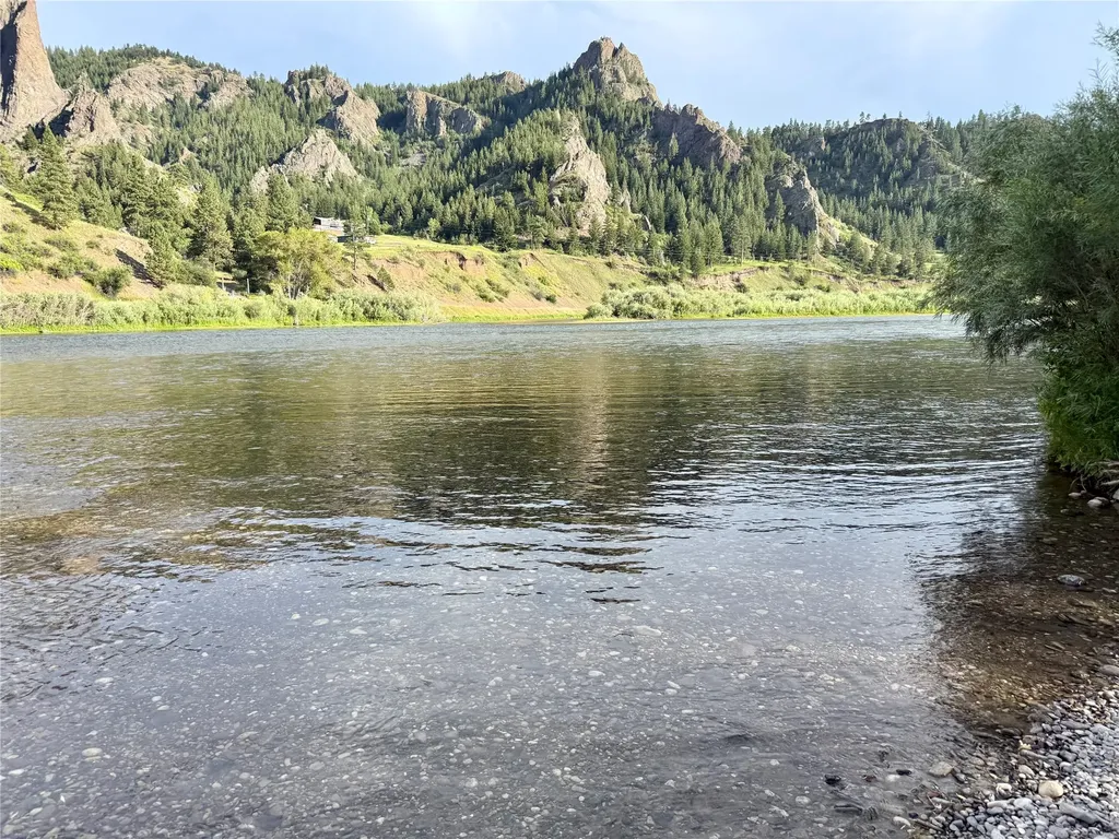 2 Meadowlark Square Cascade MT 59421