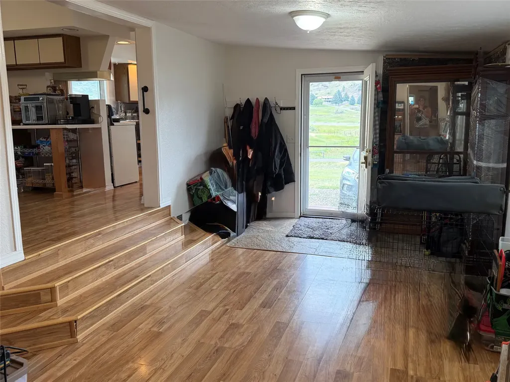 2 Meadowlark Square Cascade MT 59421