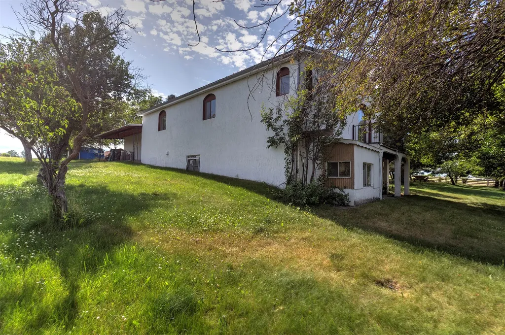 584 Bailey Lane Corvallis MT 59828