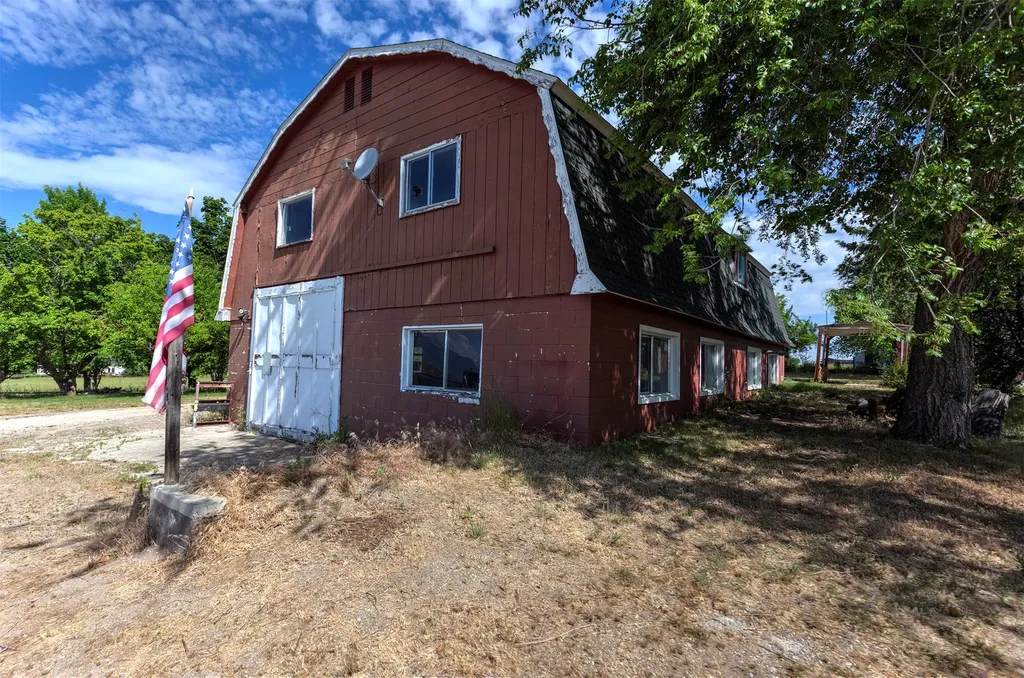584 Bailey Lane Corvallis MT 59828