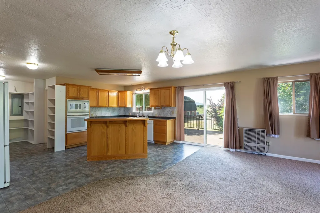 584 Bailey Lane Corvallis MT 59828