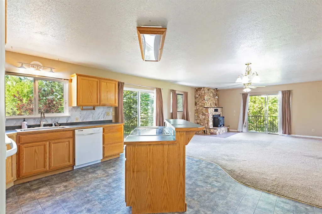 584 Bailey Lane Corvallis MT 59828