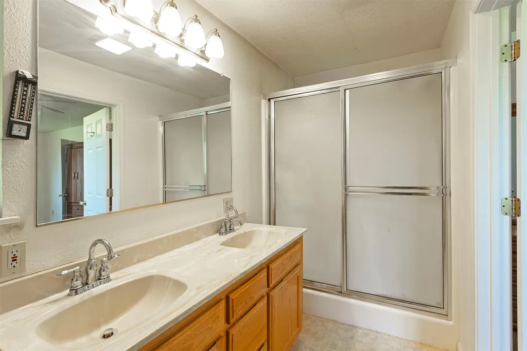 584 Bailey Lane Corvallis MT 59828