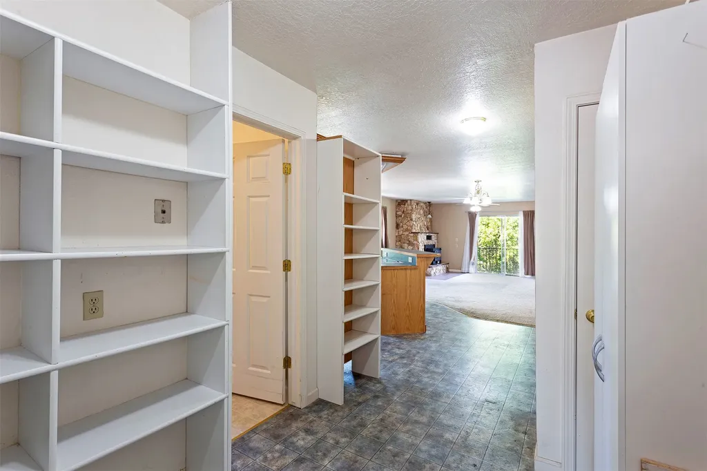 584 Bailey Lane Corvallis MT 59828