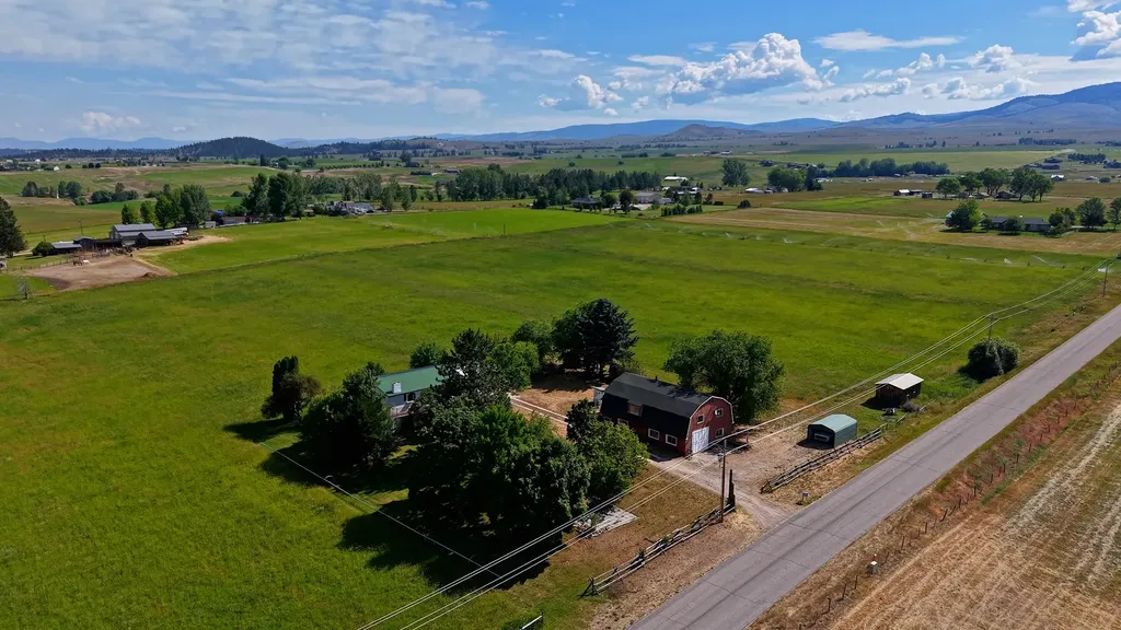 584 Bailey Lane Corvallis MT 59828