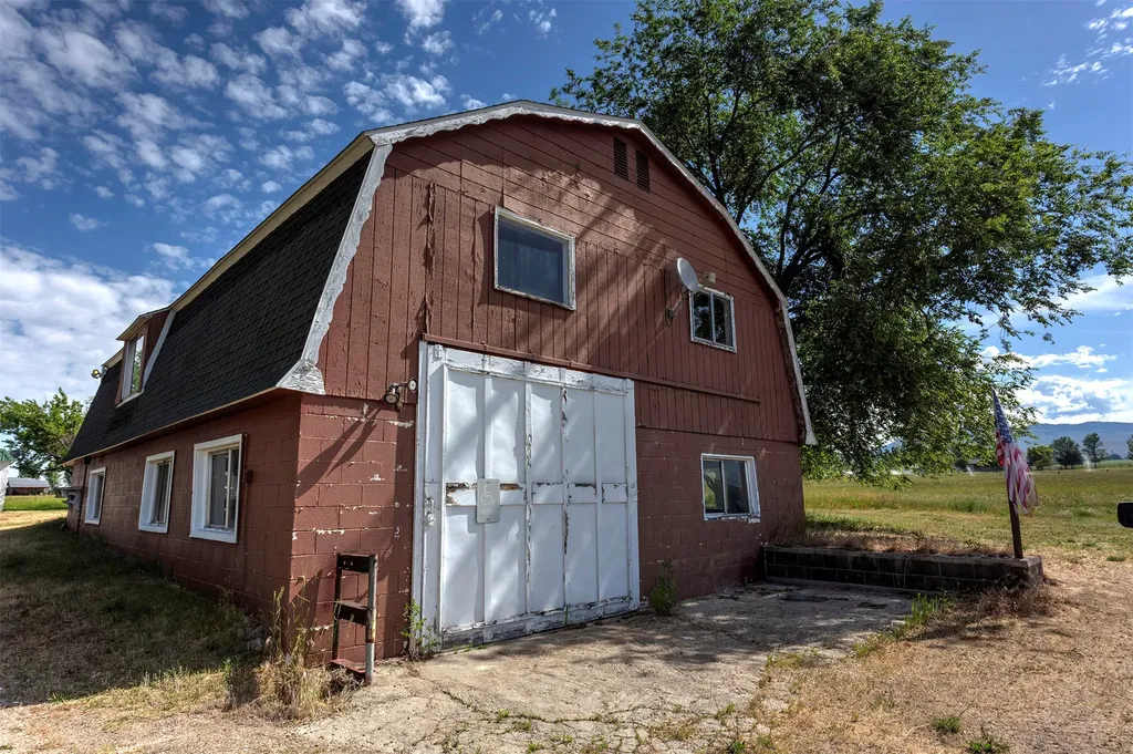 584 Bailey Lane Corvallis MT 59828