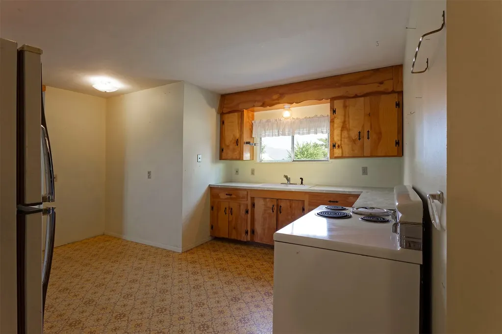 584 Bailey Lane Corvallis MT 59828