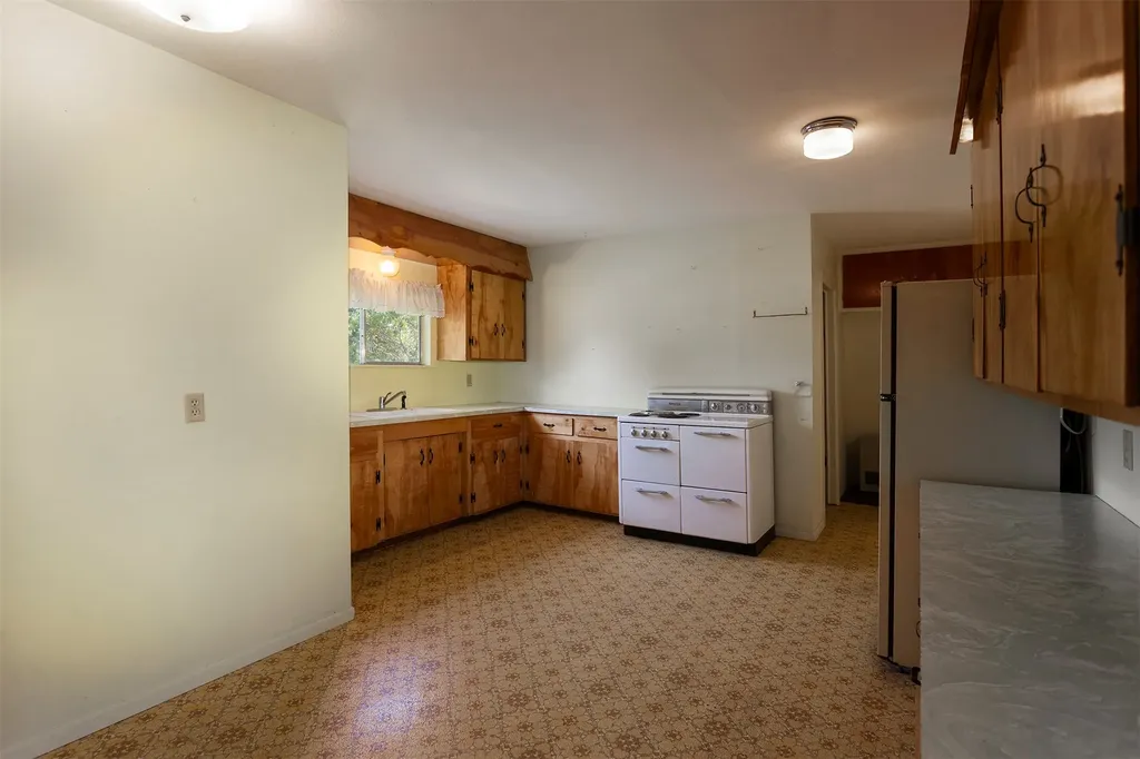 584 Bailey Lane Corvallis MT 59828