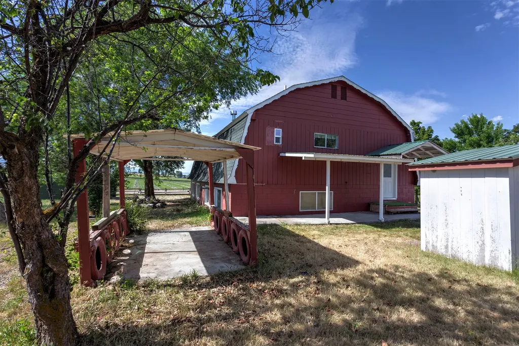 584 Bailey Lane Corvallis MT 59828