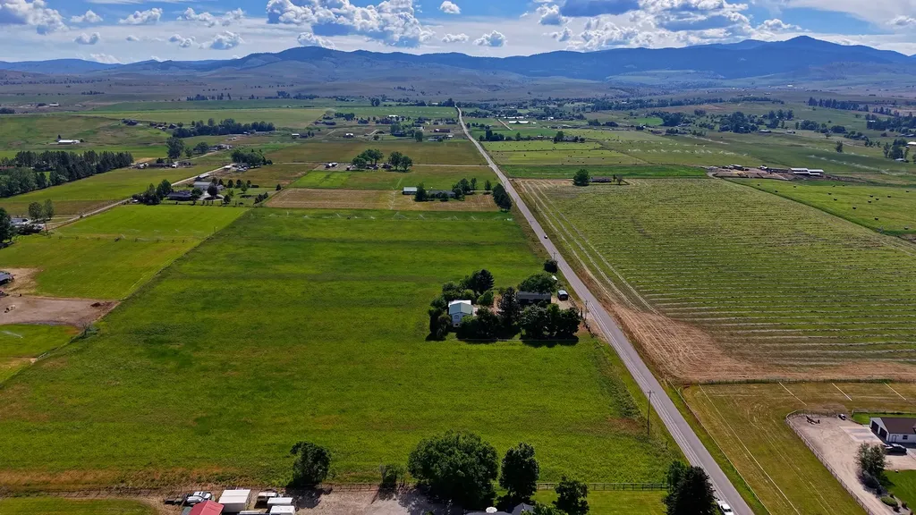 584 Bailey Lane Corvallis MT 59828