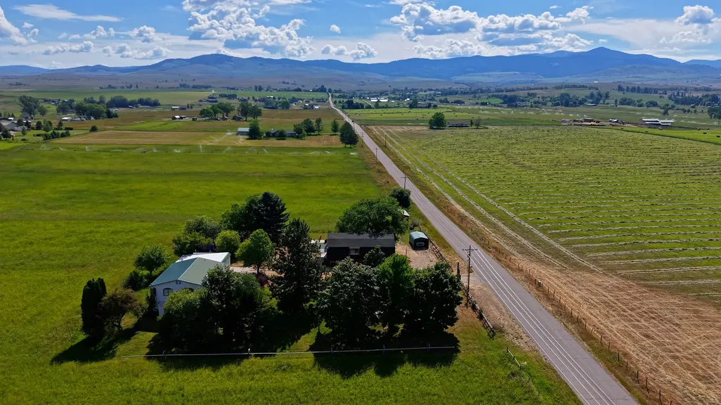 584 Bailey Lane Corvallis MT 59828