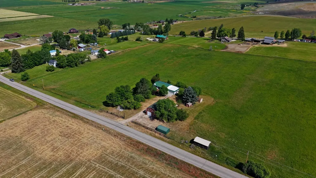 584 Bailey Lane Corvallis MT 59828
