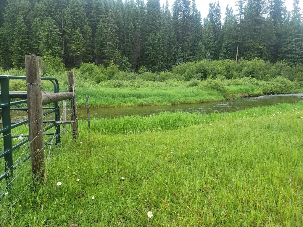 104 Lone Wolf Trail Yaak MT 59935