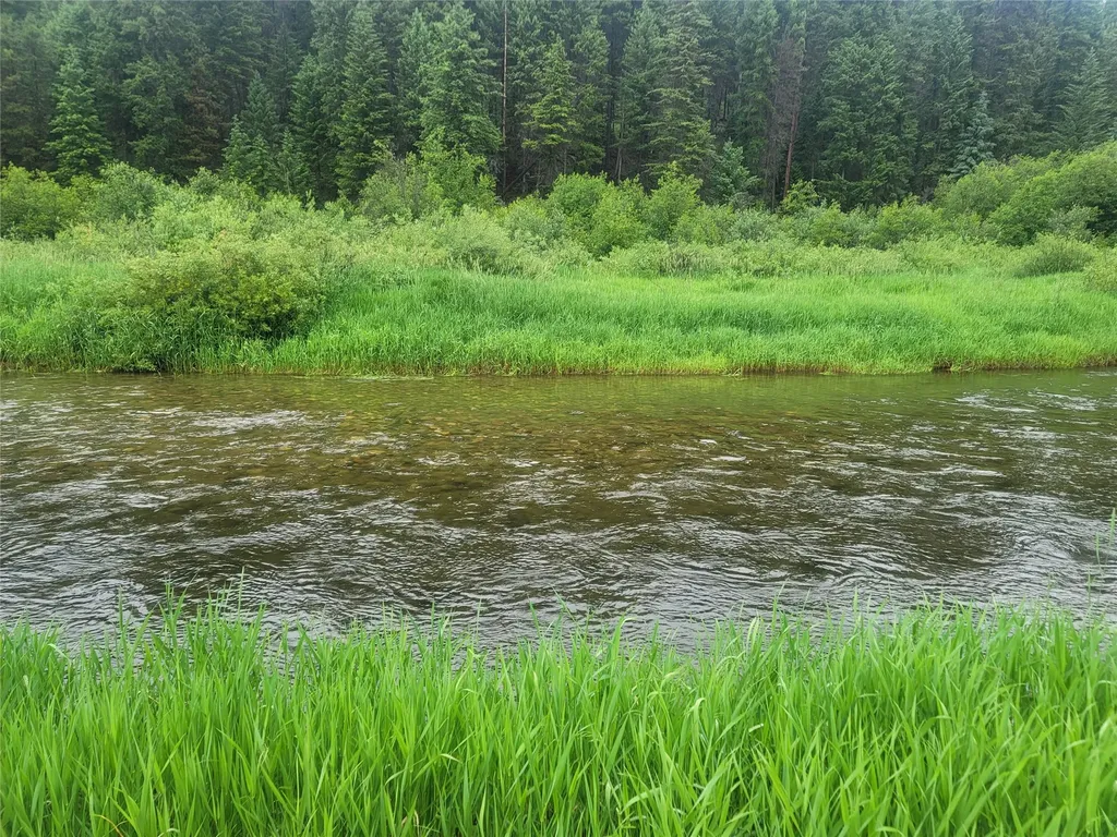 104 Lone Wolf Trail Yaak MT 59935