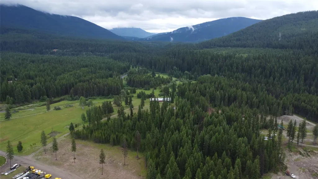 104 Lone Wolf Trail Yaak MT 59935