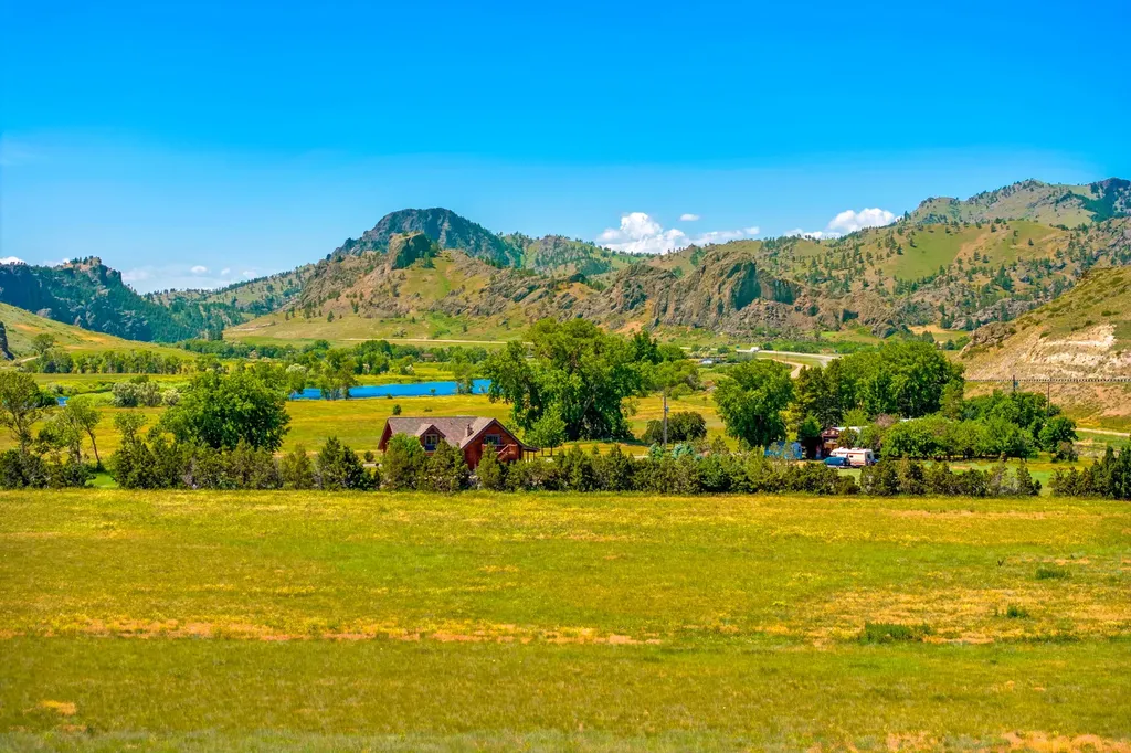 2173 Old Us Highway 91 Cascade MT 59421