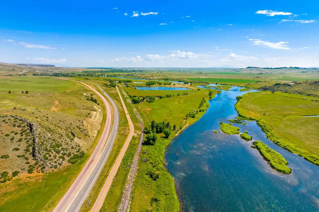 2173 Old Us Highway 91 Cascade MT 59421