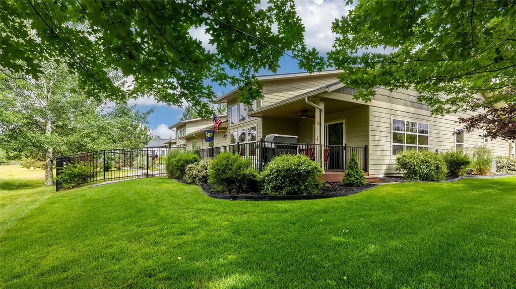 28 Crossbuck Trail Bigfork MT 59911