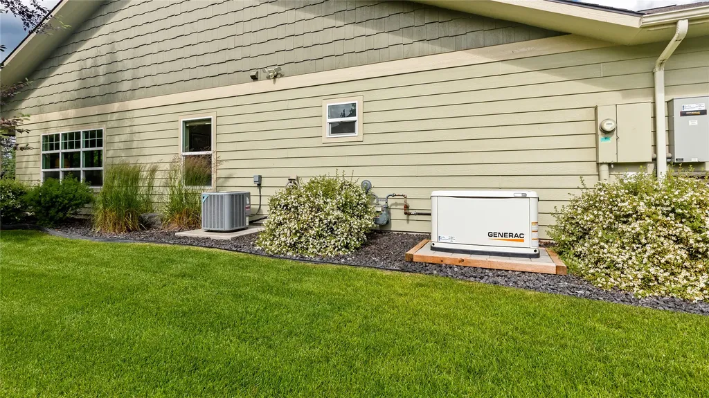 28 Crossbuck Trail Bigfork MT 59911