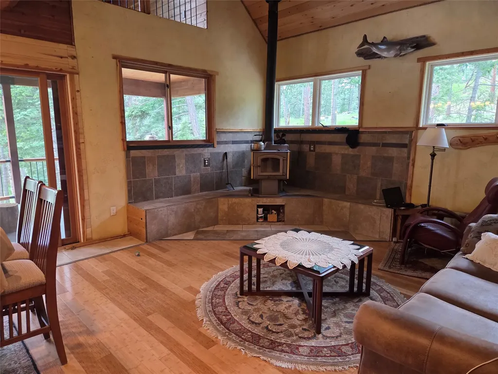 21299 Hydeaway Road Rollins MT 59931