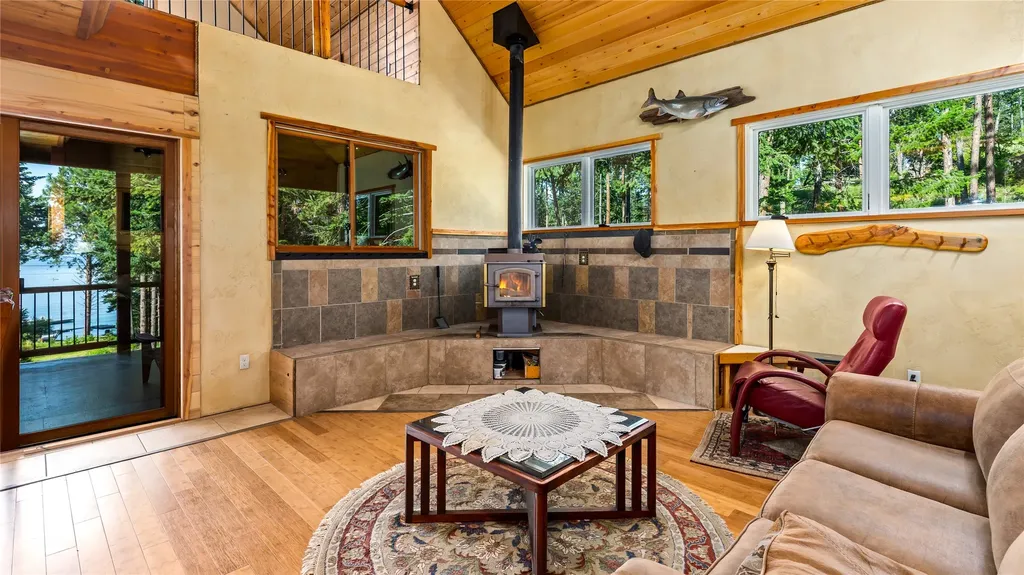 21299 Hydeaway Road Rollins MT 59931