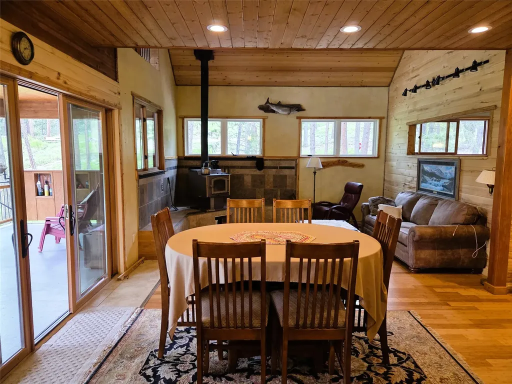 21299 Hydeaway Road Rollins MT 59931