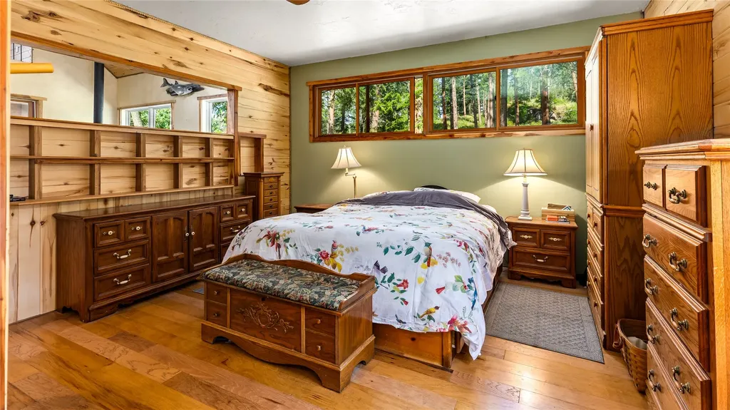 21299 Hydeaway Road Rollins MT 59931