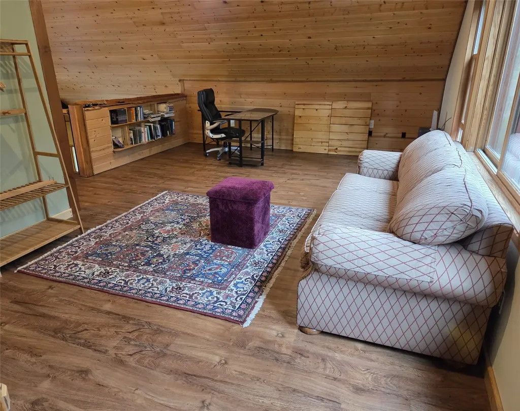 21299 Hydeaway Road Rollins MT 59931