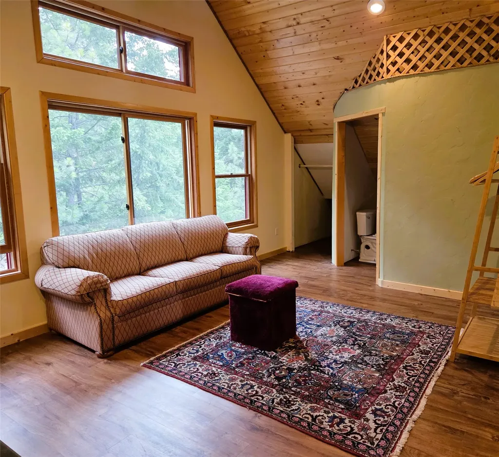 21299 Hydeaway Road Rollins MT 59931