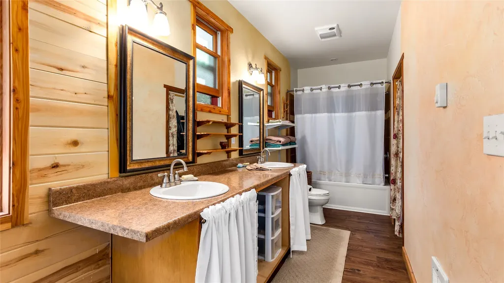 21299 Hydeaway Road Rollins MT 59931