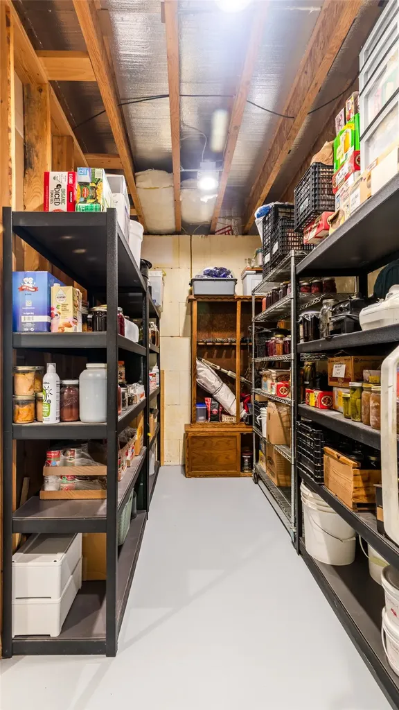 21299 Hydeaway Road Rollins MT 59931