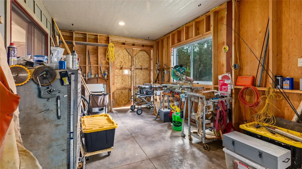 21299 Hydeaway Road Rollins MT 59931