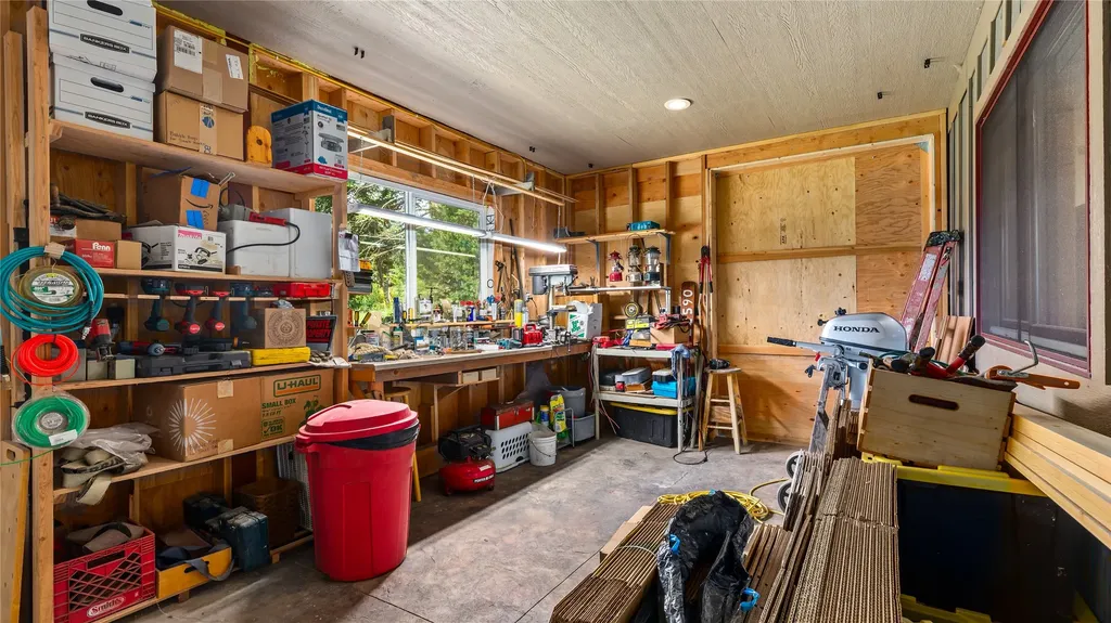 21299 Hydeaway Road Rollins MT 59931