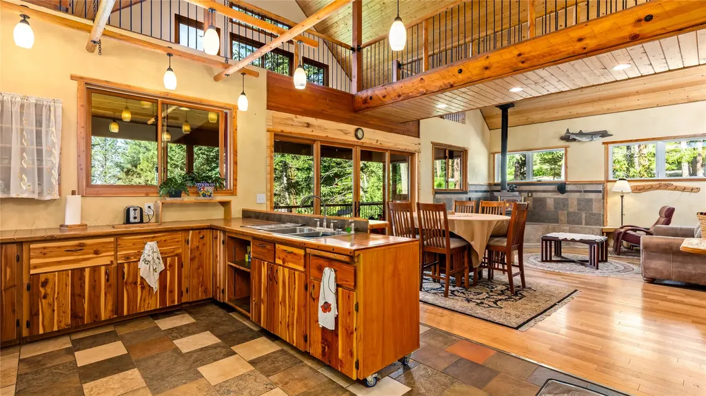 21299 Hydeaway Road Rollins MT 59931