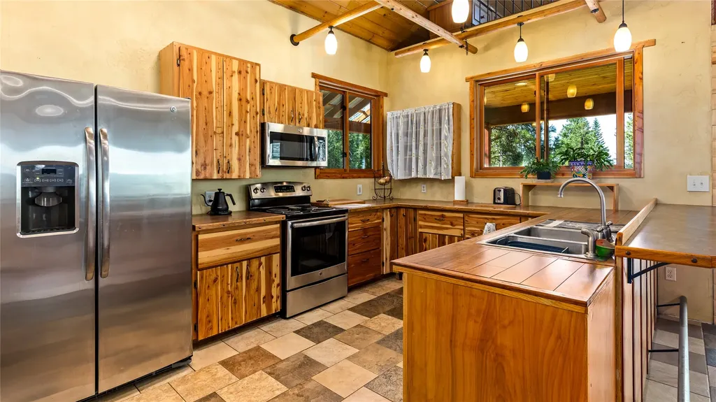 21299 Hydeaway Road Rollins MT 59931