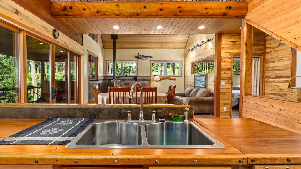 21299 Hydeaway Road Rollins MT 59931