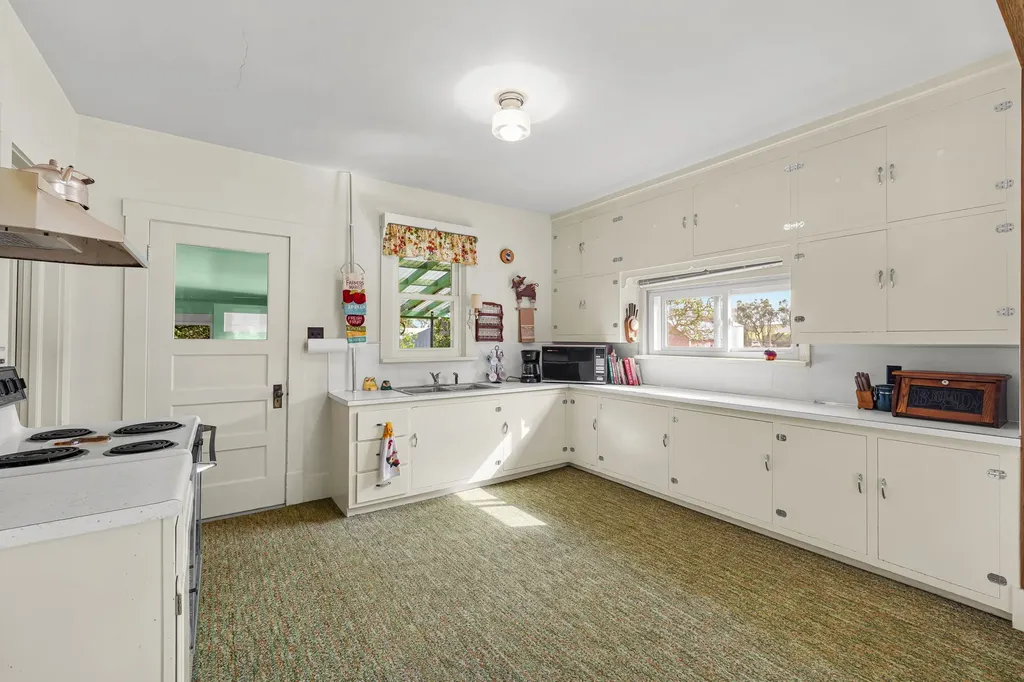 6058 Cottonwood Creek Road Lewistown MT 59457