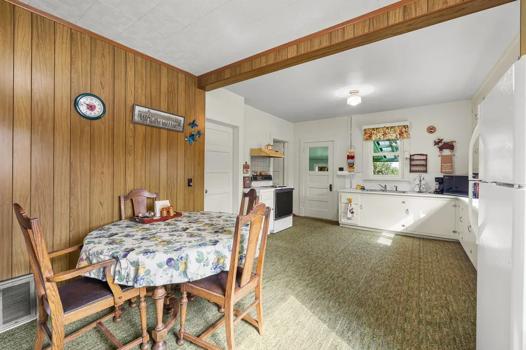 6058 Cottonwood Creek Road Lewistown MT 59457