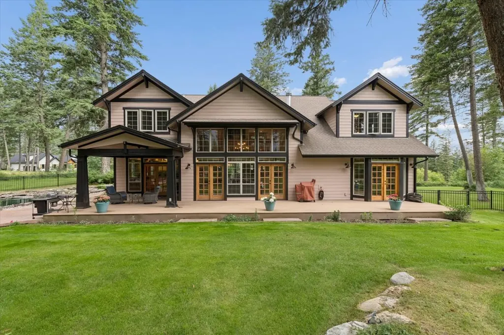 19 Ridgeway Court Columbia Falls MT 59912