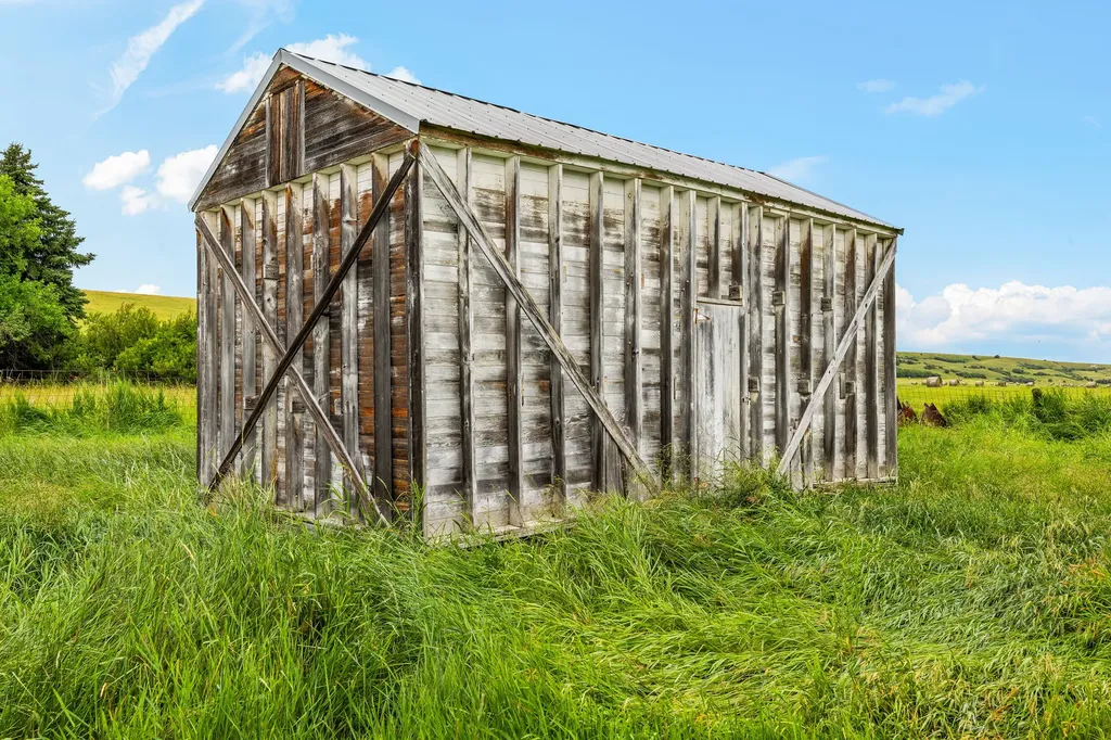 6058 Cottonwood Creek Road Lewistown MT 59457