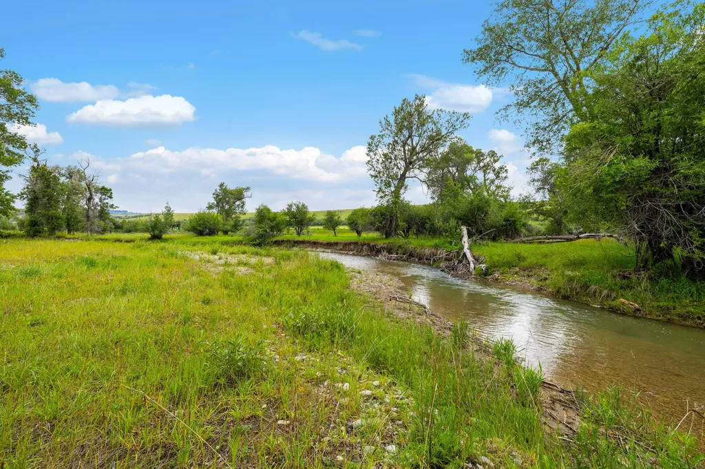 6058 Cottonwood Creek Road Lewistown MT 59457