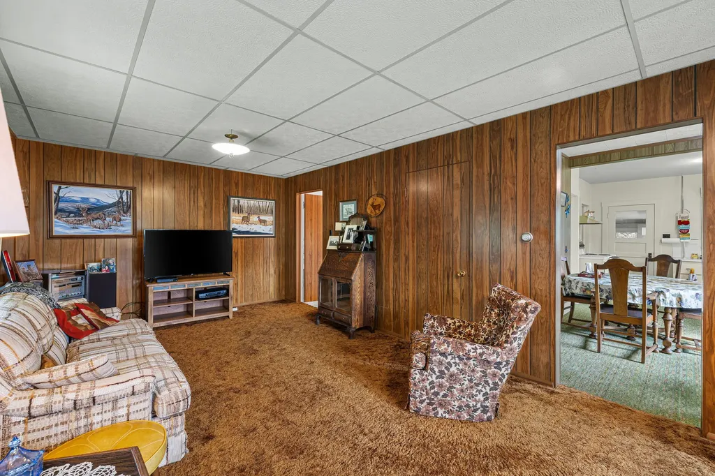 6058 Cottonwood Creek Road Lewistown MT 59457