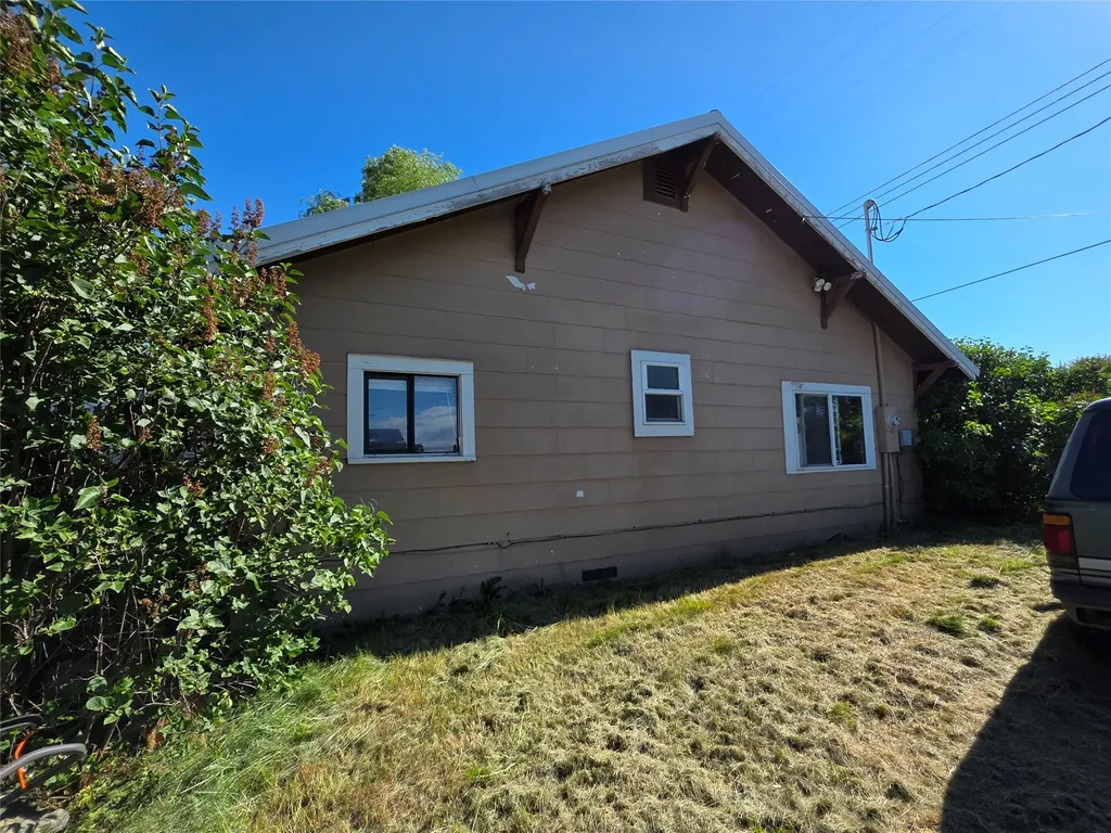 42419 3rd Avenue E Pablo MT 59855